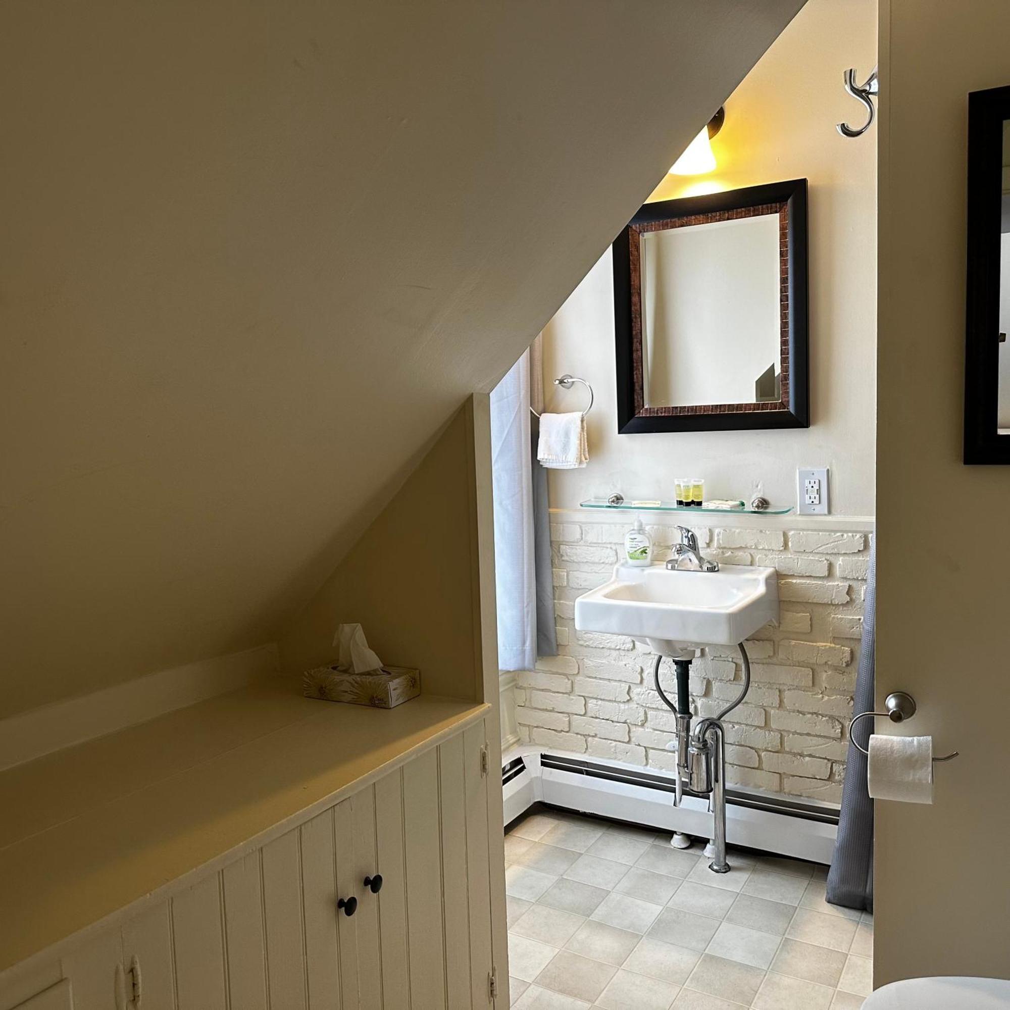 The Whitetail Inn And Suites- Lincoln Bagian luar foto