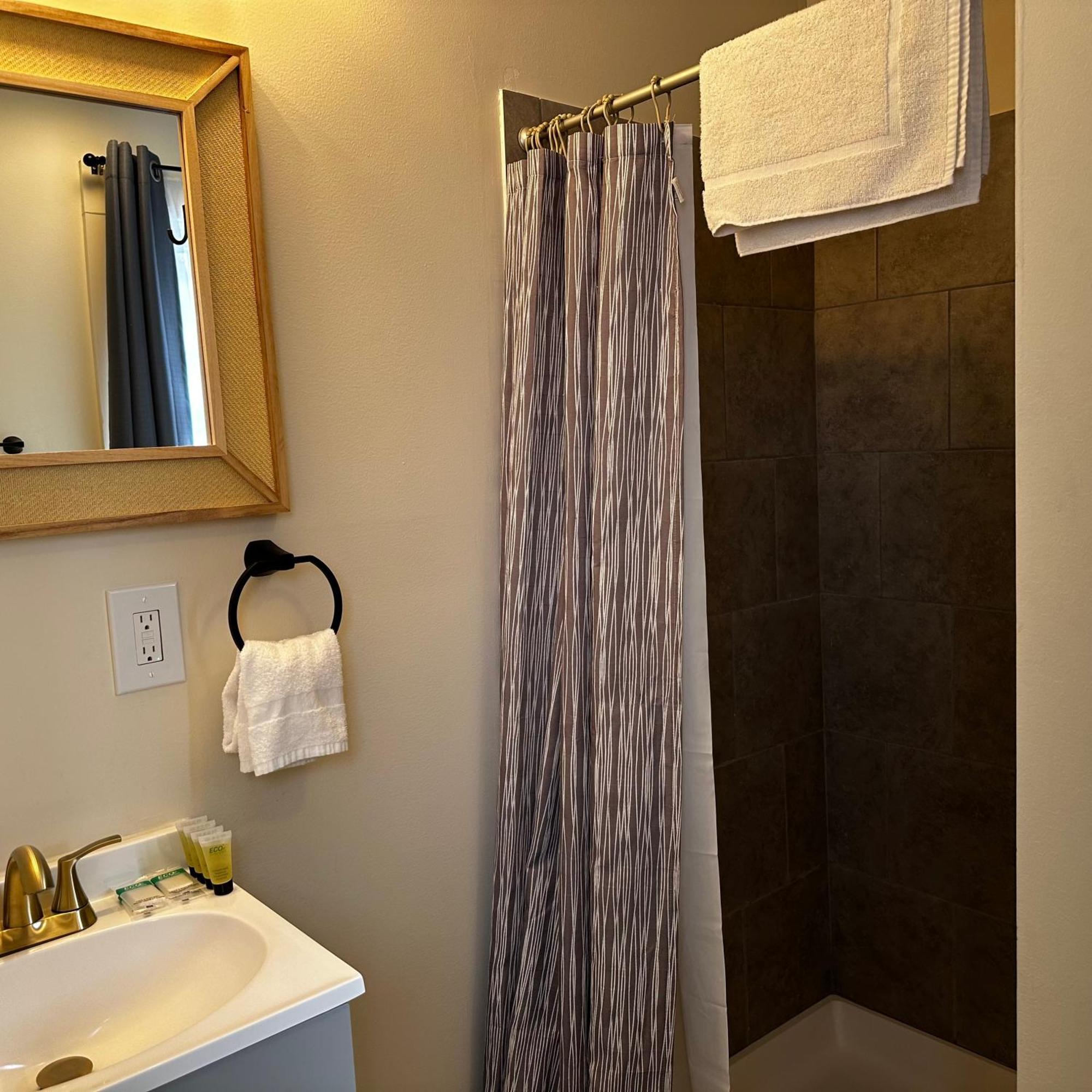 The Whitetail Inn And Suites- Lincoln Bagian luar foto