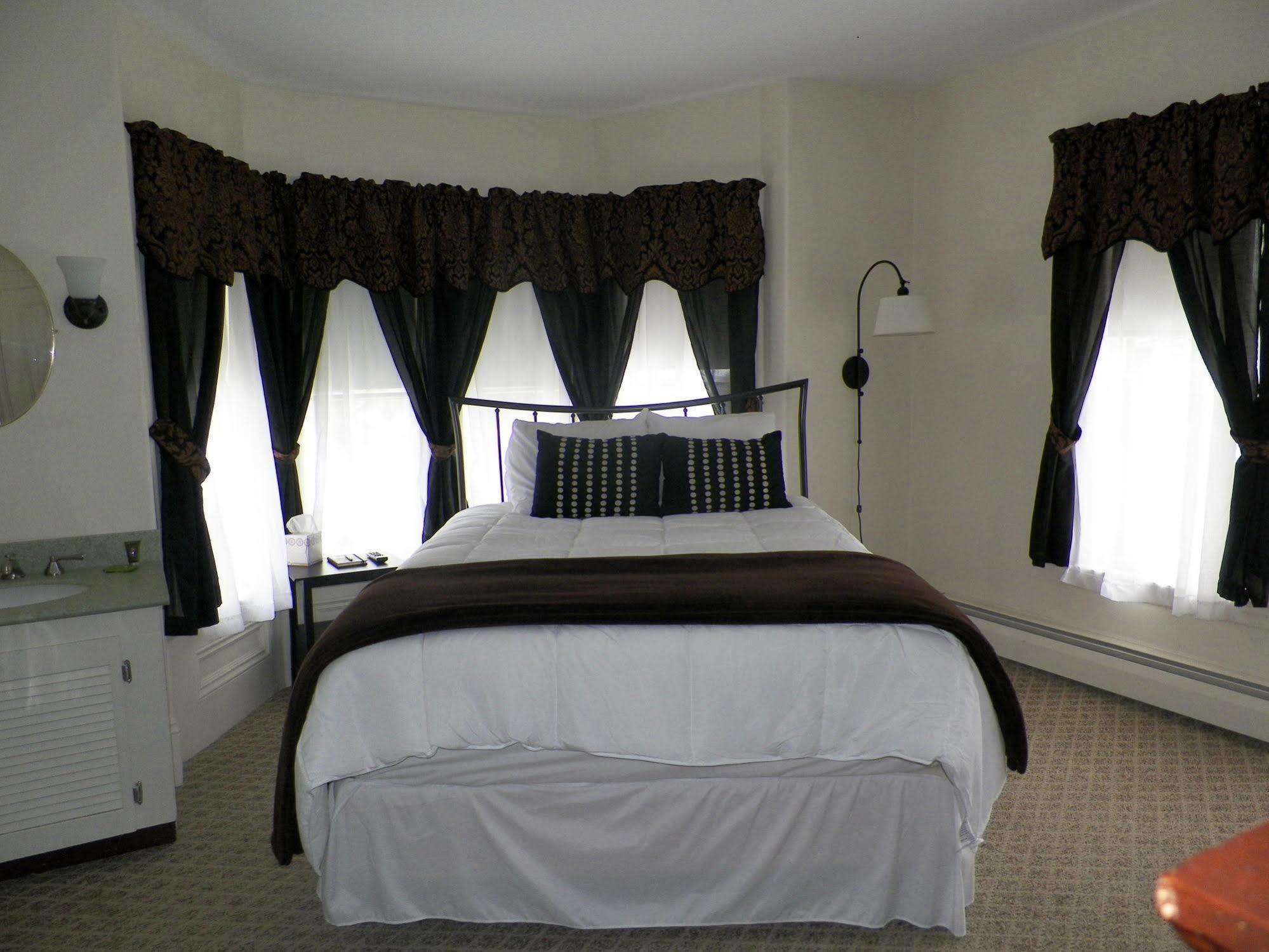 The Whitetail Inn And Suites- Lincoln Bagian luar foto